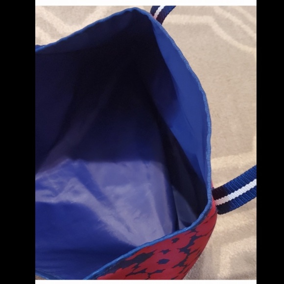 Estee Lauder Floral Tote - Picture 2 of 3